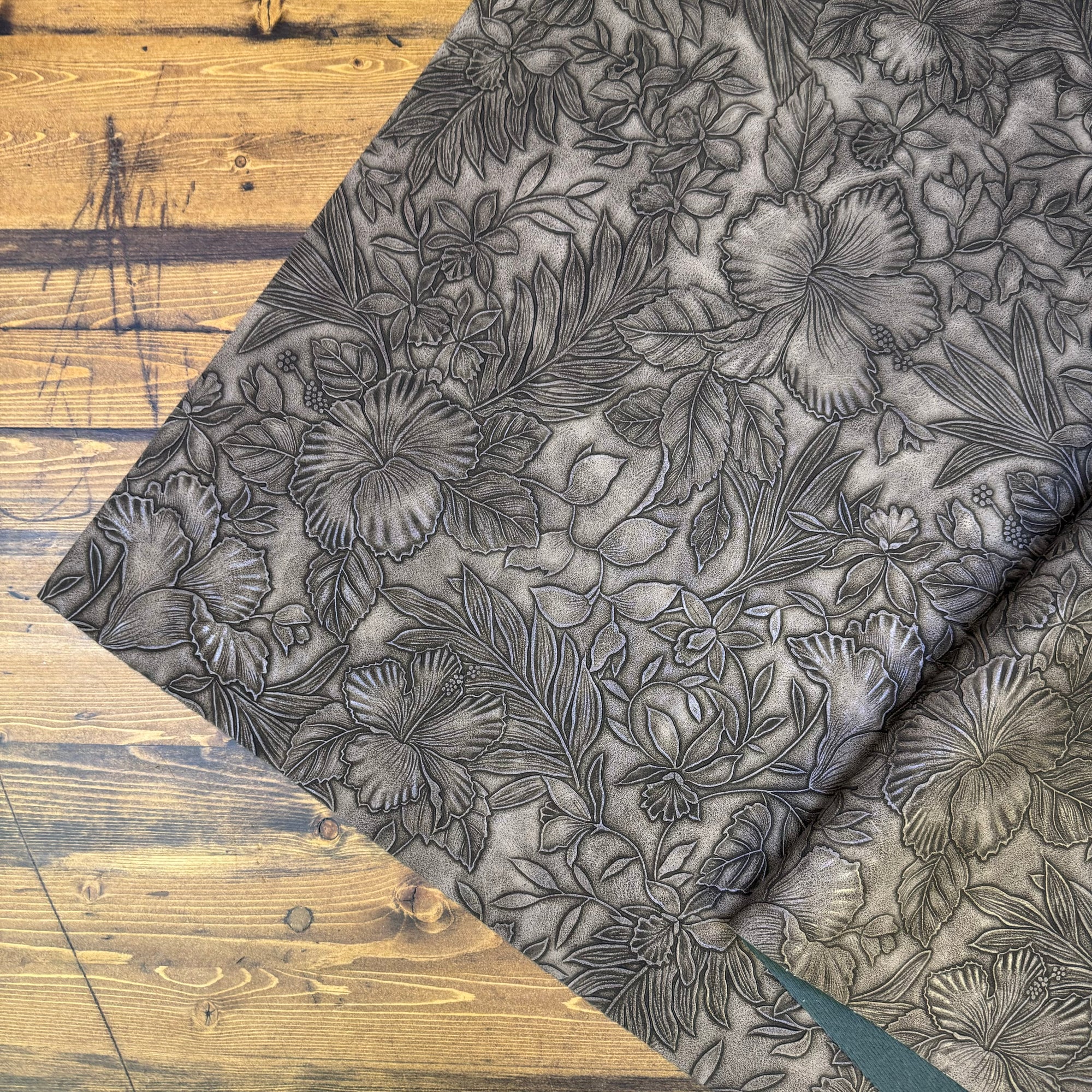 Vintage Embossed Floral Vinyl Oyster 18"x 53" - SOLD PER ROLL