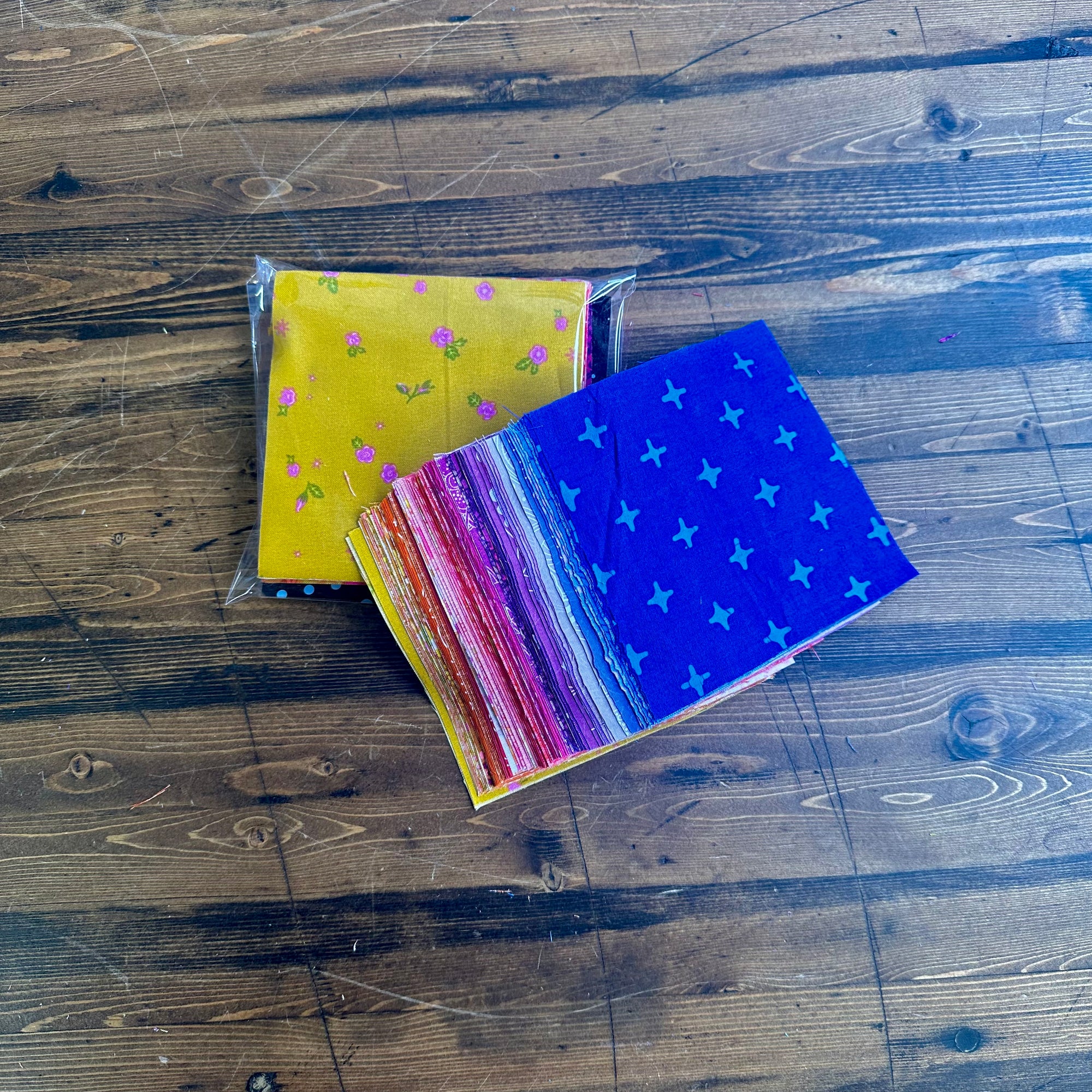 Alison Glass Charm Pack - Warm