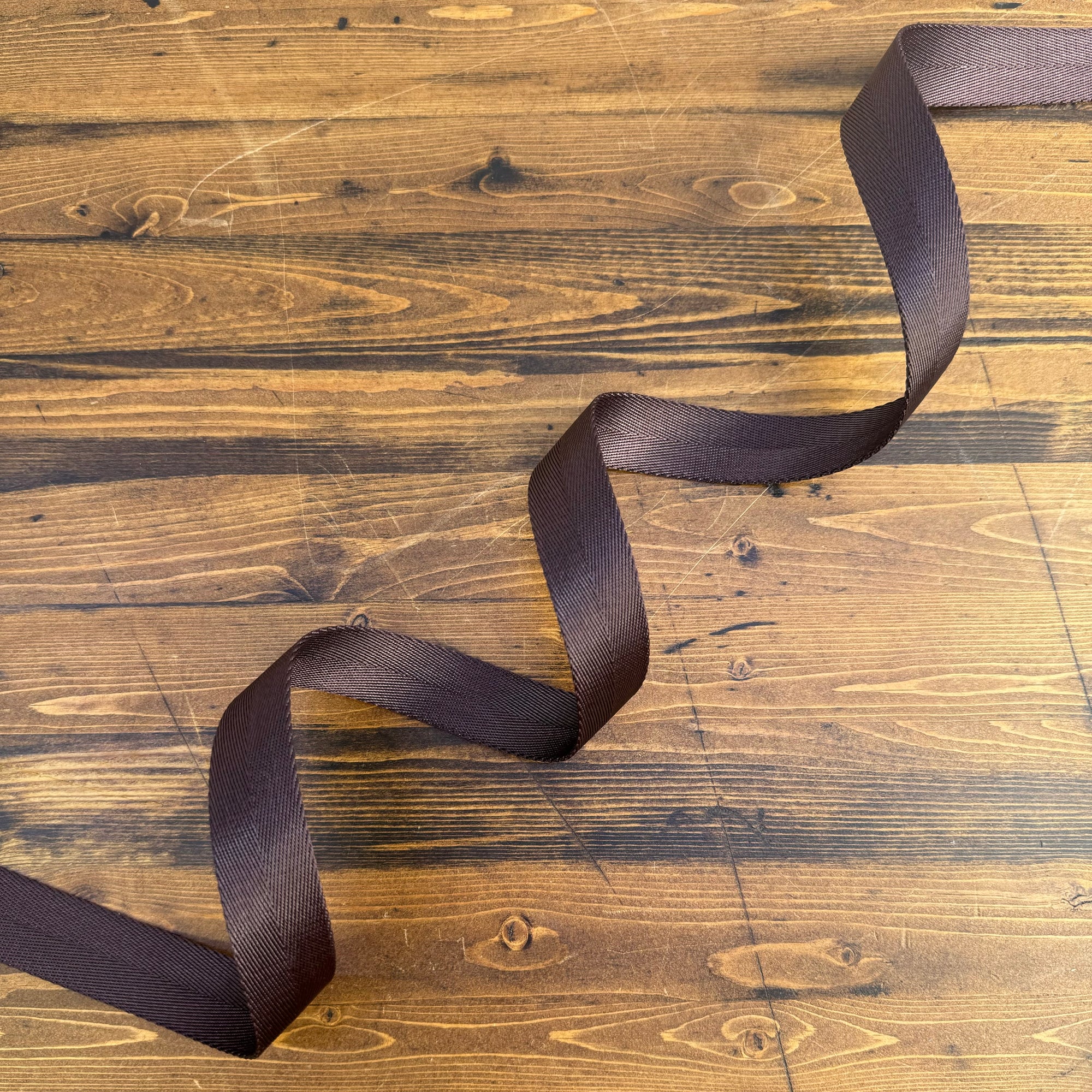Herringbone Webbing 1" Prune - PER QUARTER METRE