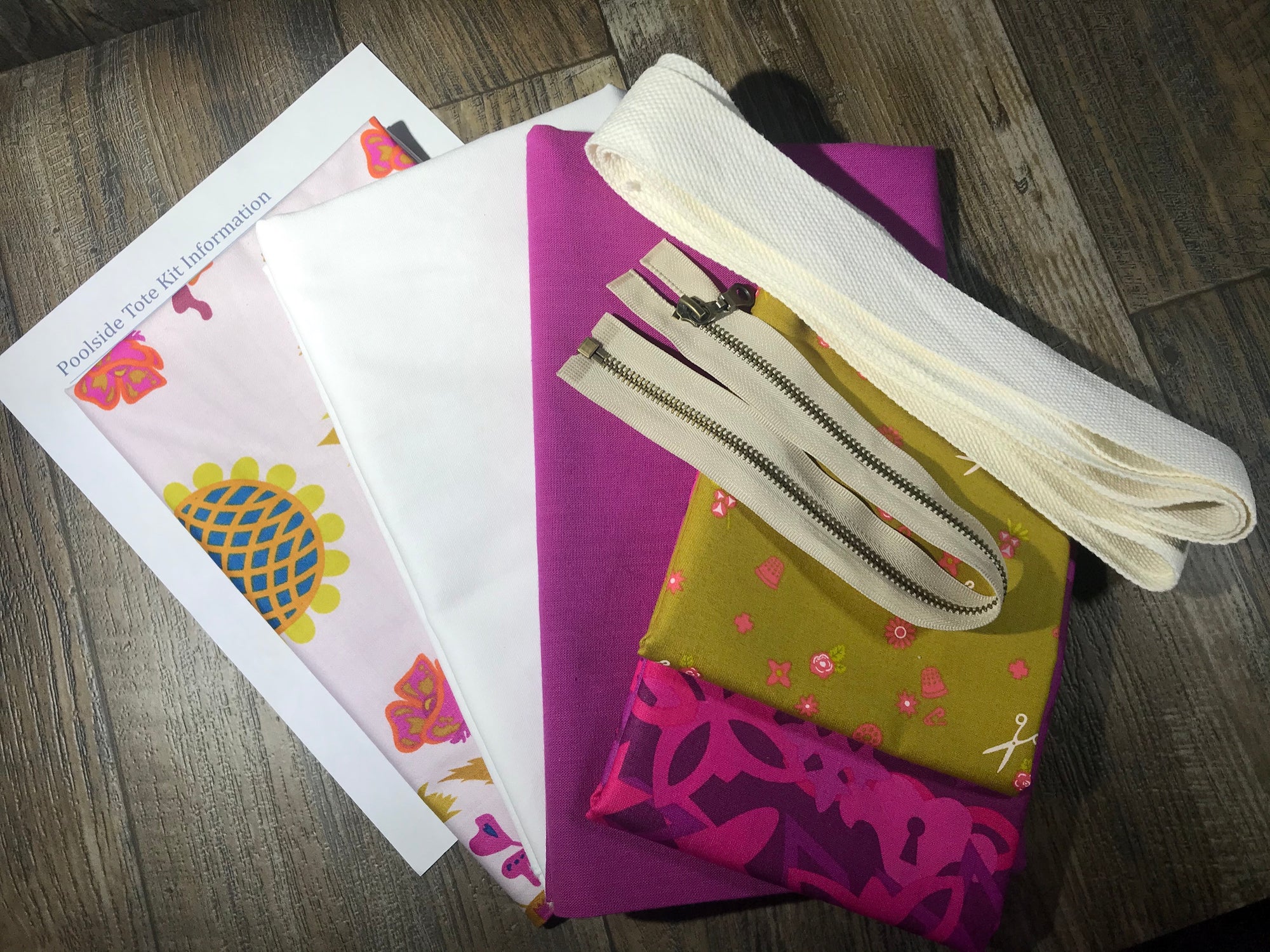 Poolside Tote Kit - Dalhia/Ex Liberis