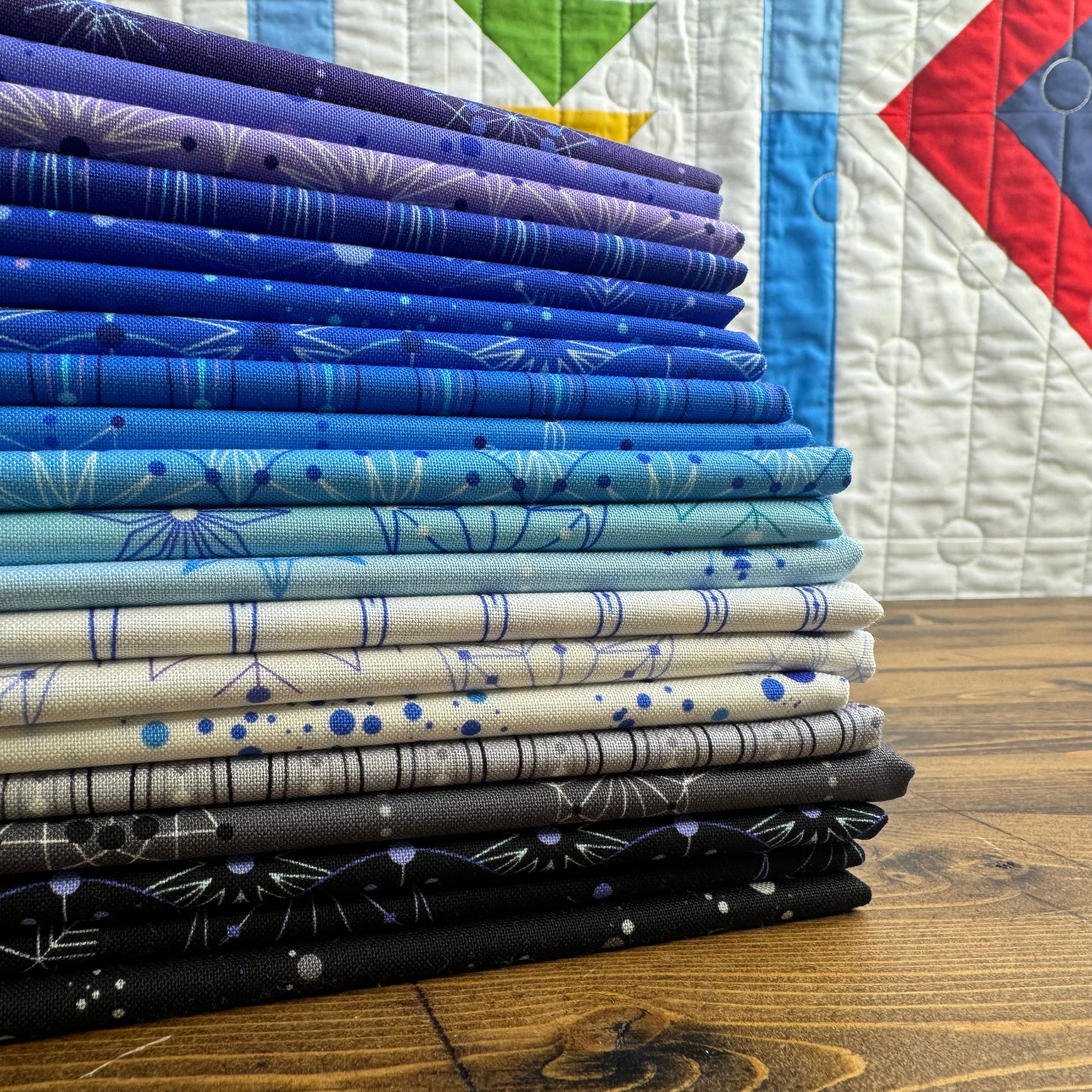 Deco Frost Snowflakes Sleet - Giucy Giuce - PER QUARTER METRE Deco Frost Snowflakes Sleet - Giucy Giuce - PER QUARTER METRE
