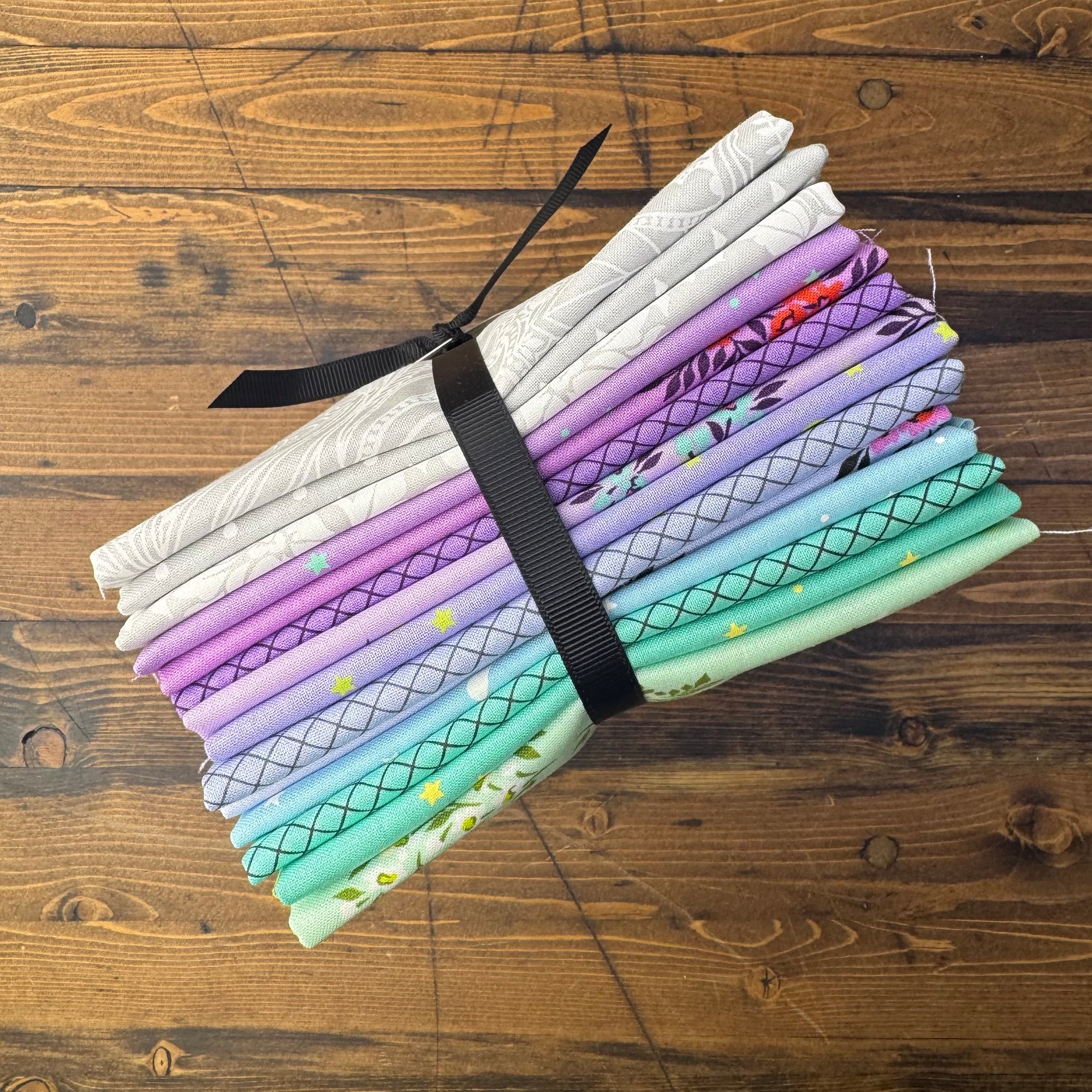 True Colours 2025 Fat Quarter Bundle - Cool