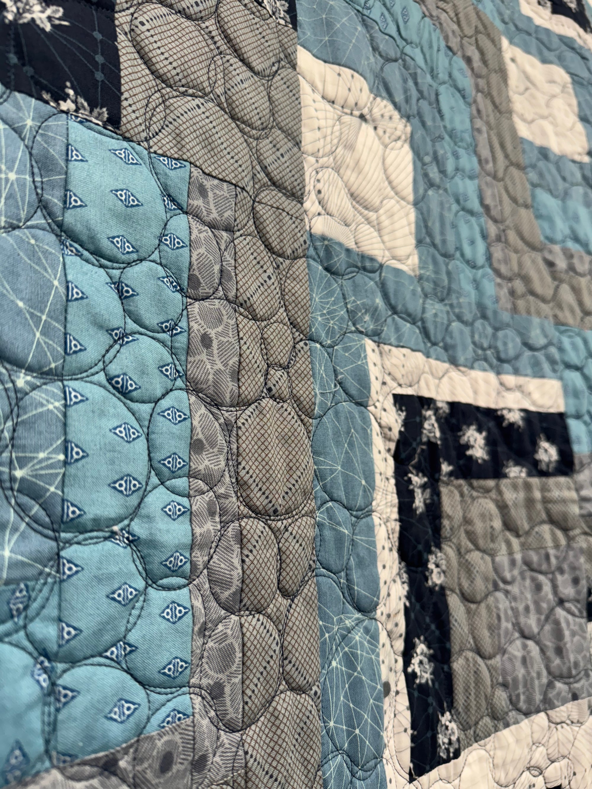 Log Cabin Toss in Deep Ocean Colourway Log Cabin Toss in Deep Ocean Colourway